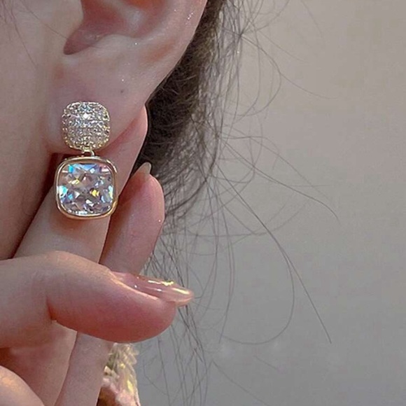 Rhinestone Decor Drop Earrings - Picture 2 of 5